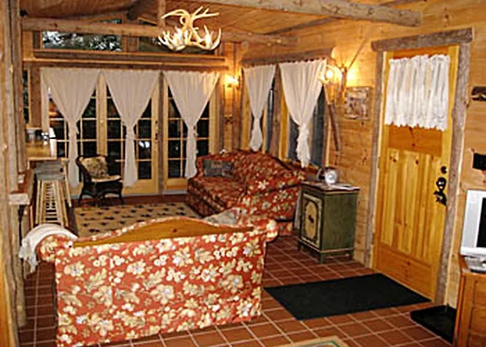 All Season Romantic One-Room Cabin On Moody Pond, In Upstate New York