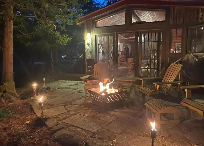 All Season Romantic One-Room Cabin On Moody Pond, In Upstate New York