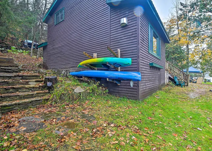 'Skylight' Adirondack Cabin W/ On-Site Lake