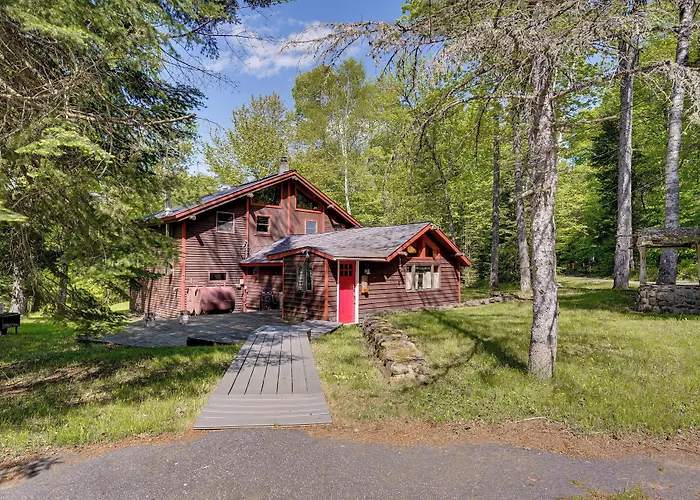 Saranac Lake Cabin W/ Deck: Pets Welcome!